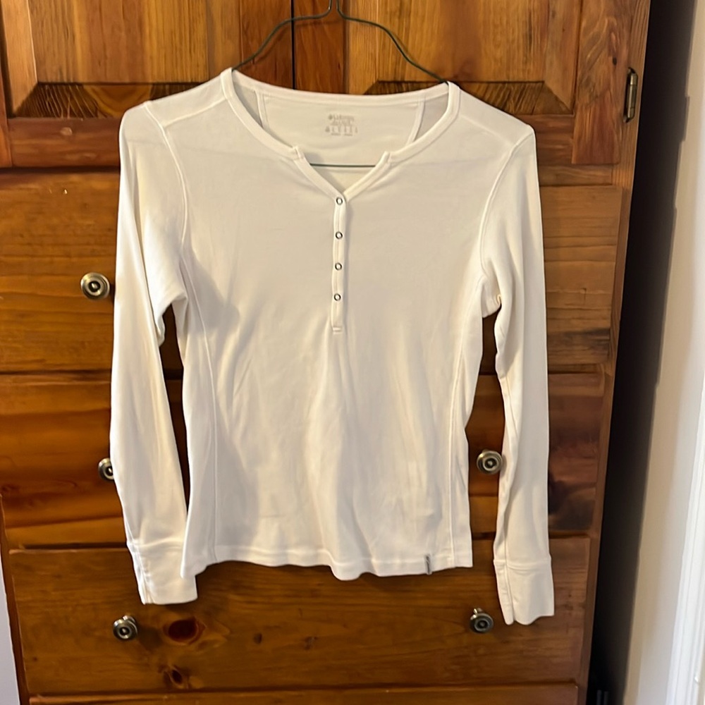 Women’s Columbia long sleeve shirt.